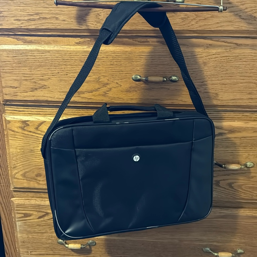 Hewitt Packard 30” laptop zippered top load carrying case